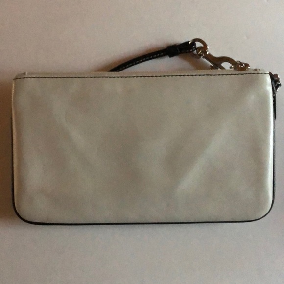 Auth Coach Wristlet White & Black - Picture 3 of 11